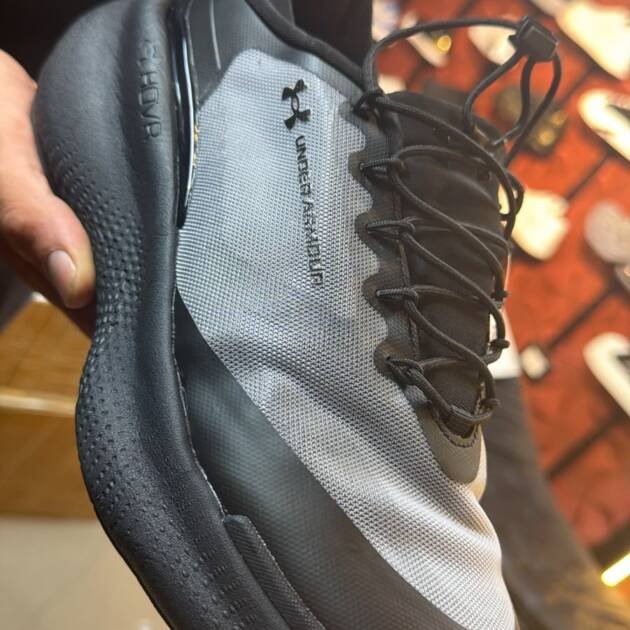 UNDER ARMOUR